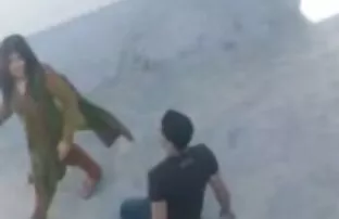 طالب الغنائم ، تحاول أن افلام اجنبية مترجمة جنسية تصبح ممثلة من خلال السرير مع المدير