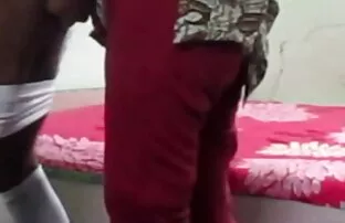 شقراء مع كبير الثدي و يجلس التبول افلام سكس اجنبيه مترجمه تحت شجيرة في الغابة