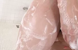 الشمس منشقة من فوق ولكن فلم سكس اجنبية مترجمة من أسفل في الحمار