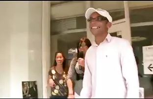 بعيدا شاب رن اثنين ناضجة سكس اجنبيه مترجمه شقراء على الأريكة