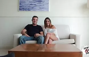 في حالة سكر الأب وابنته في افلام اجنبية مترجمة اباحية منحرفة المحارم مشهد في غرفة النوم