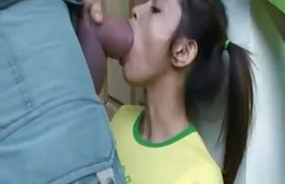 مجعد الشعر سمراء يحصل سكس اجنبيه مترجمه مارس الجنس في جميع الثقوب