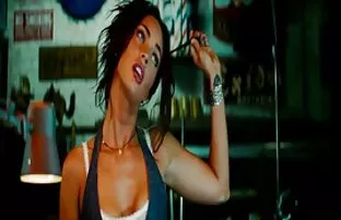 اثنين من الفتيات افلام اجنبية جنسية مترجمة و رجل الساخنة الجنس الشرجي على الأريكة